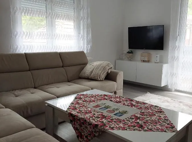 Golden Apartmens 公寓 *